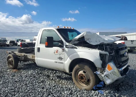 2015 Ford F350 Super Duty z USA, uszkodzony, nr VIN 1FDRF3GT9FEC40727